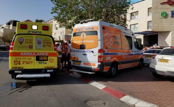 פעולות החייאה על ילד שנשכח ברכב