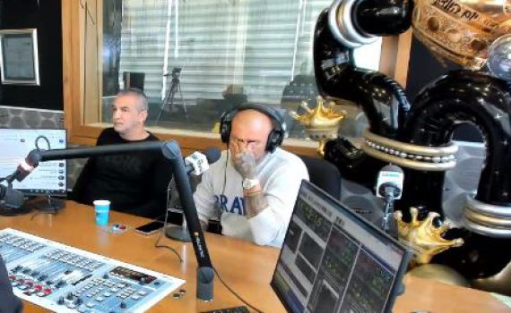 צפו: אייל גולן התפרק בשידור ופרץ בבכי