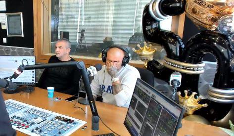 צפו: אייל גולן התפרק בשידור ופרץ בבכי