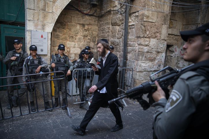 ערבים פצעו שתי שוטרות בירושלים