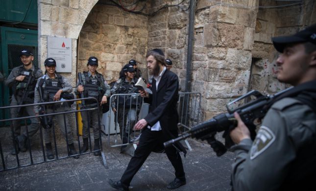 ערבים פצעו שתי שוטרות בירושלים