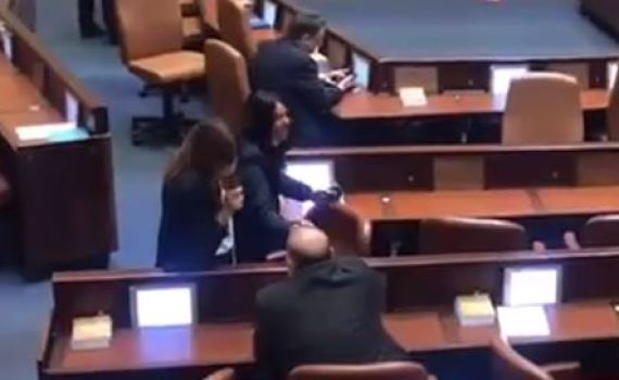 צפו: רגב ועבאס חוגגים את הנצחון בהצבעה