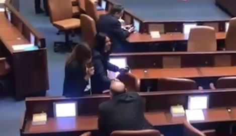 צפו: רגב ועבאס חוגגים את הנצחון בהצבעה