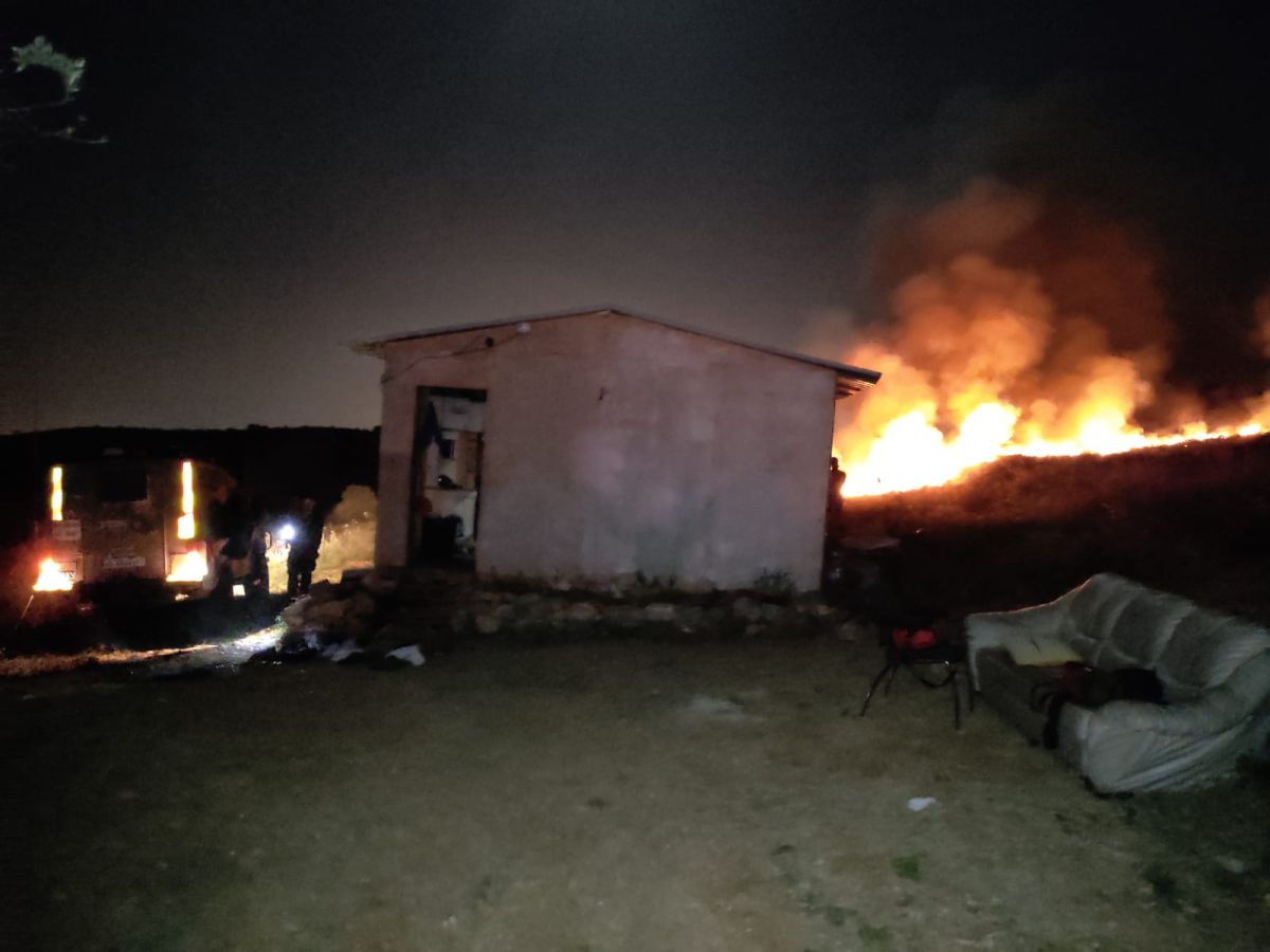 מחבלים ניסו לשרוף בית על יושביו; שניים נפצעו