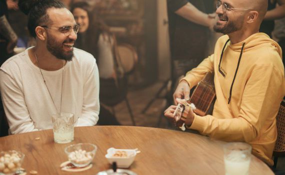 סוגרים מעגל: אברהם טל ובניה ברבי בדואט חדש. צפו