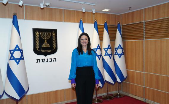 קוד לבוש: מה לבשו חברות הכנסת ה-24 להשבעה