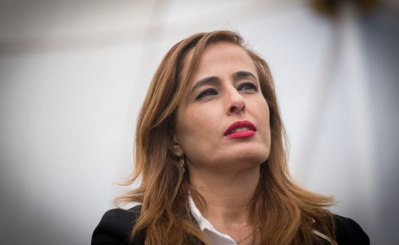 מופע של ניתוק: הח"כית לשעבר הממה את אם החטופה