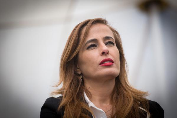 מופע של ניתוק: הח"כית לשעבר הממה את אם החטופה