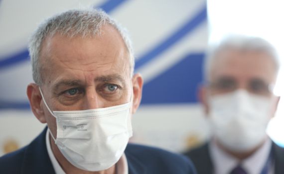 פרופ' אש: "נדון בהורדת המסכות"