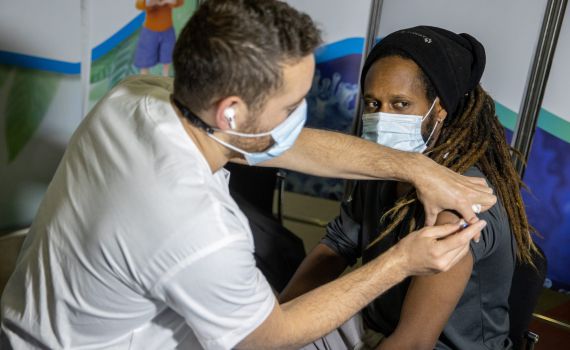 משרד הבריאות ממליץ על הרחבת החיסון בבני נוער