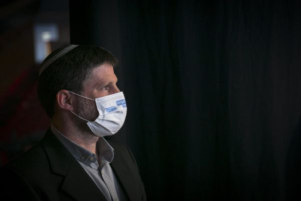 בציונות הדתית תוקפים: "בנט בהיבריס חסר אחריות"