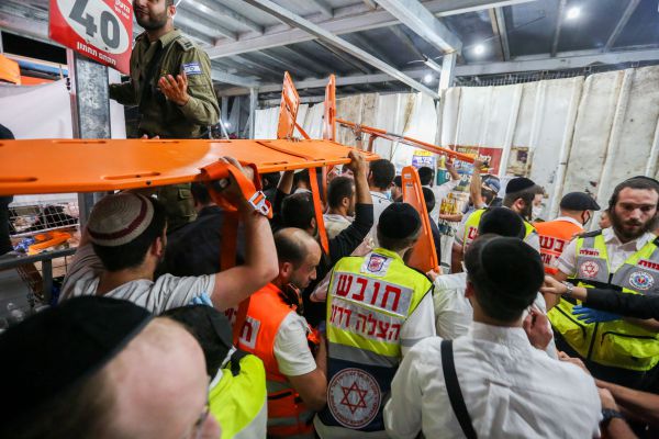 עשרות אלונקות. צפו בפינוי הפצועים מהאסון במירון