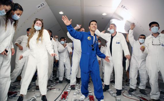 צפו: 'התקווה 6' והראל סקעת עולים על מדים