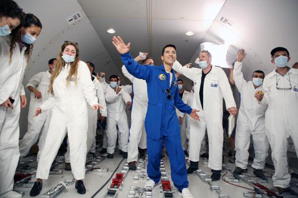 צפו: 'התקווה 6' והראל סקעת עולים על מדים