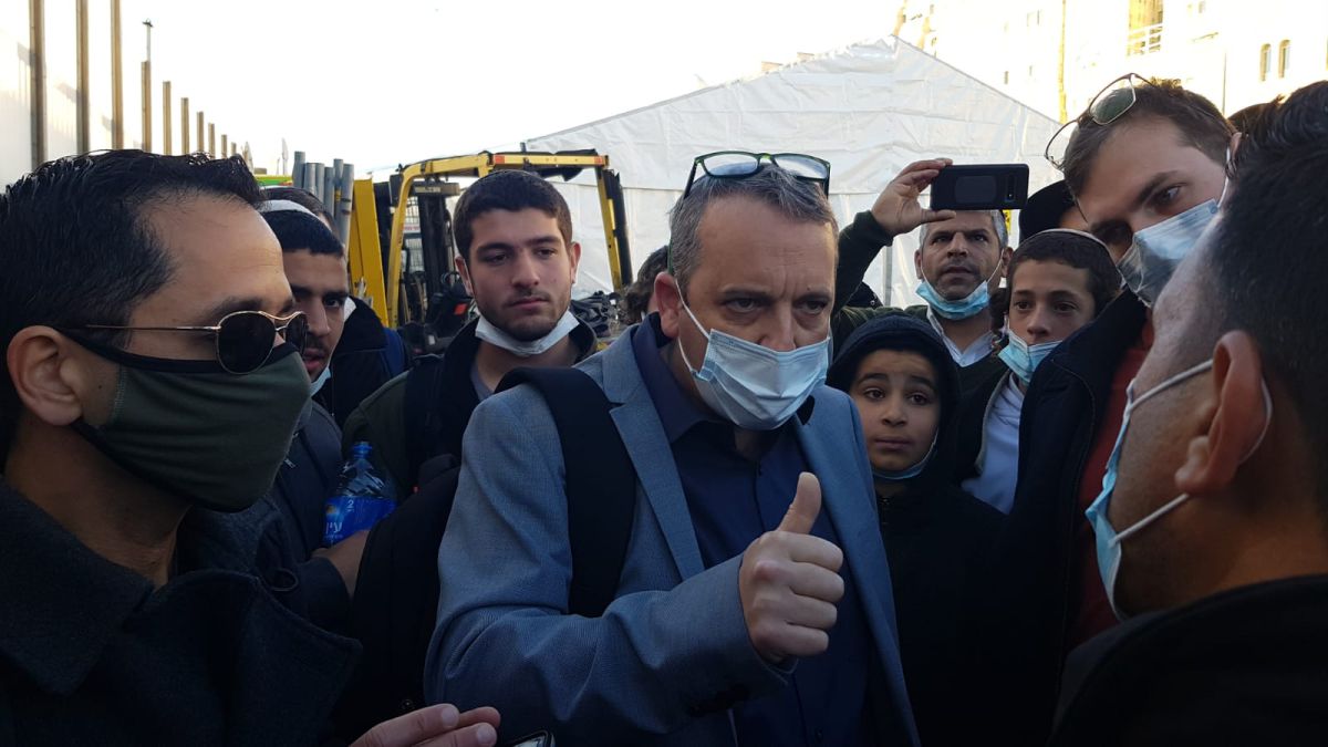 צפו: הח"כ הרפורמי הבריח ספר תורה לכותל