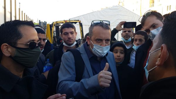 צפו: הח"כ הרפורמי הבריח ספר תורה לכותל