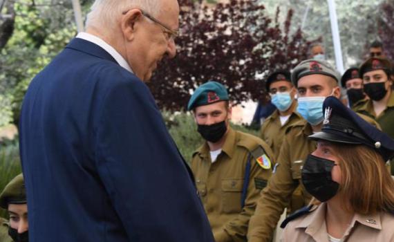 צפו: טקס 120 החיילים המצטיינים בבית הנשיא