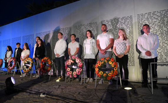 "יזכור" ברחבי העולם: מאות אלפי יהודים בטקס מיוחד