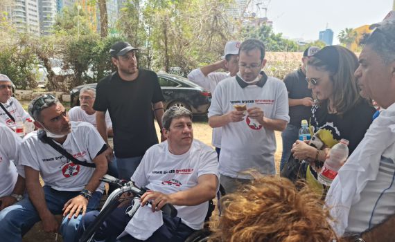 ח"כ וולדיגר בהפגנת נכי צה"ל: "לא העת לדיבורים"