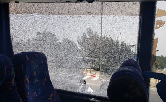 הטרור והמתקפות ממשיכים: אוטובוס הותקף בהר הזיתים