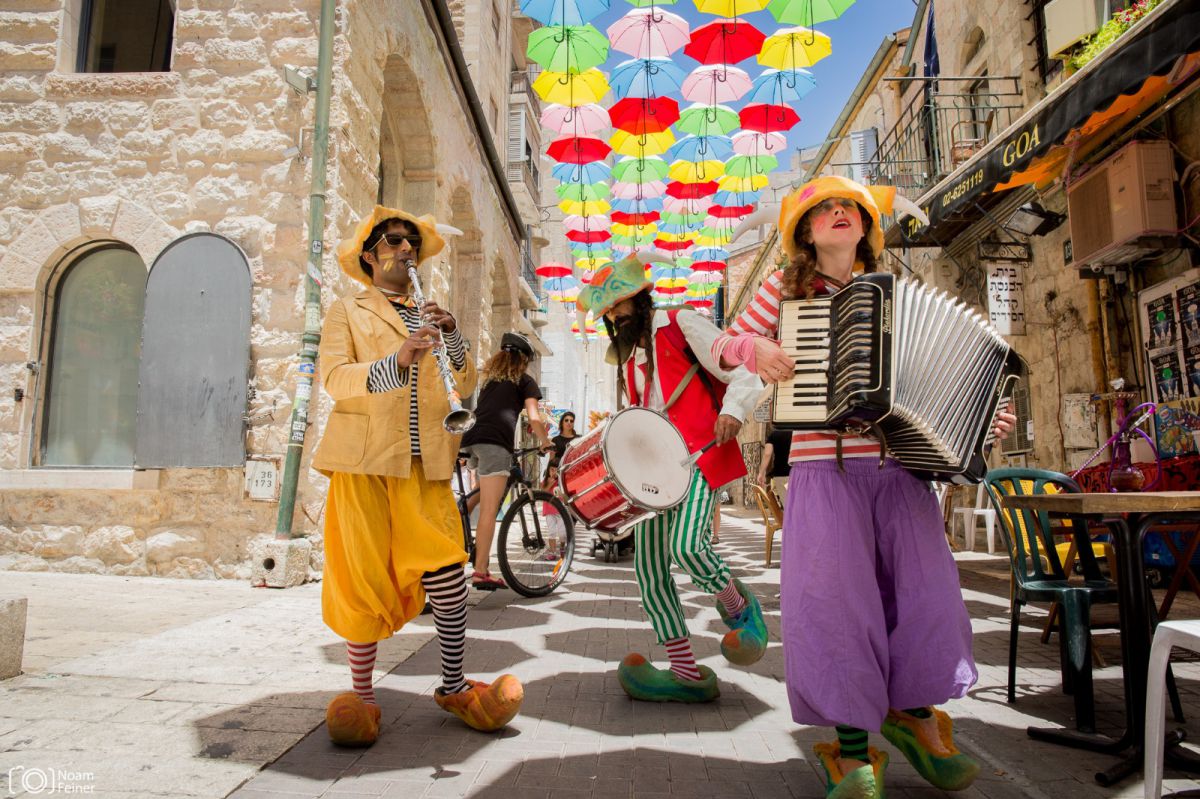 פתחו מטריות: מיצב המטריות של ירושלים חוזר