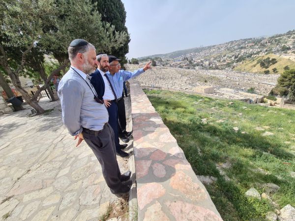 "לדאוג שקרובי משפחות הנפטרים יגיעו בבטחה"