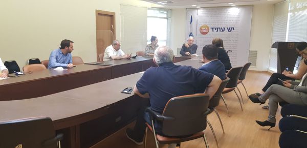 אין ועדה מסדרת? "ניתן עכשיו למיקי זוהר להזיע"