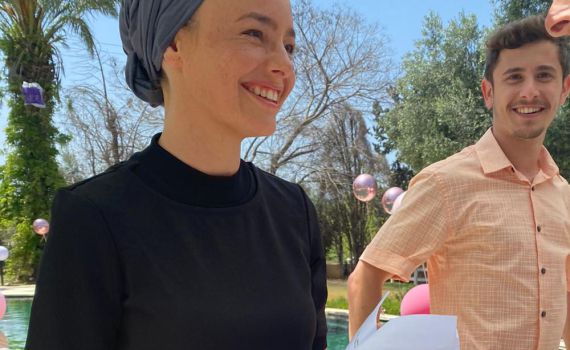 חוזרת בתשובה? יעל בר זוהר מפתיעה עם כיסוי ראש