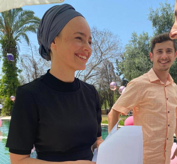 חוזרת בתשובה? יעל בר זוהר מפתיעה עם כיסוי ראש