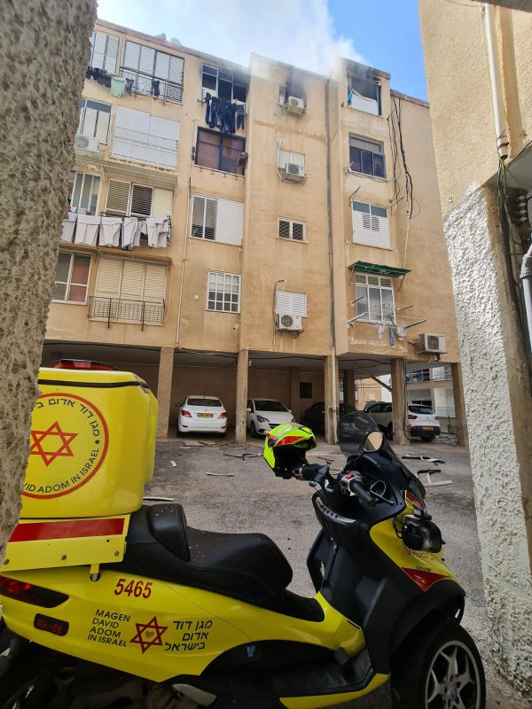 שריפה בראשל"צ: 6 פצועים במקום, ביניהם 3 שוטרים