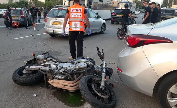 תוך דקות: שני רוכבי אופנוע נהרגו בתאונות דרכים