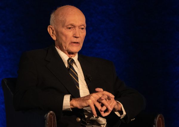 אסטרונאוט אפולו 11 מייקל קולינס הלך לעולמו בגיל 90