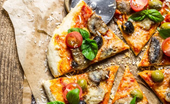 התגעגעתם לחמץ? מתכון קל לפיצה מ-5 מרכיבים