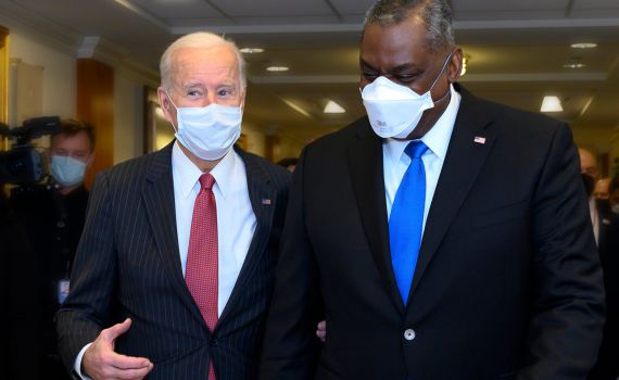 ביקור ראשון בממשל ביידן: מזכיר ההגנה נחת בישראל