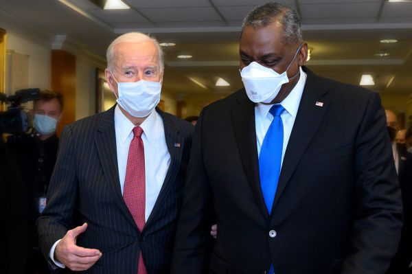 ביקור ראשון בממשל ביידן: מזכיר ההגנה נחת בישראל