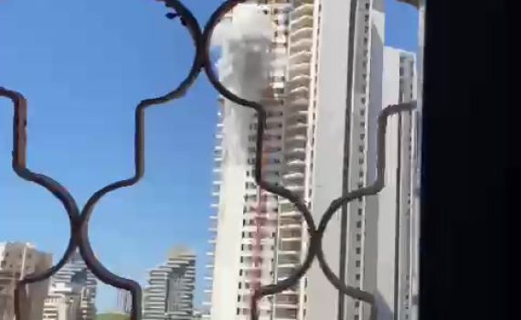 תיעוד דרמטי: פגיעה ישירה באשדוד, נפילות בצומת גורל