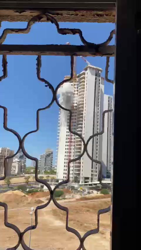 תיעוד דרמטי: פגיעה ישירה באשדוד, נפילות בצומת גורל