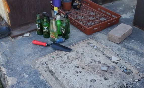 בקבוקי תבערה וזיקוקים בחצר המתנ"ס בלוד