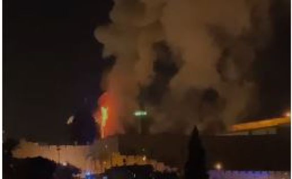 הערבים הציתו שריפת ענק בהר הבית