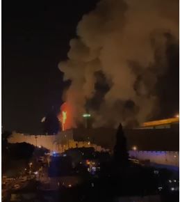 הערבים הציתו שריפת ענק בהר הבית