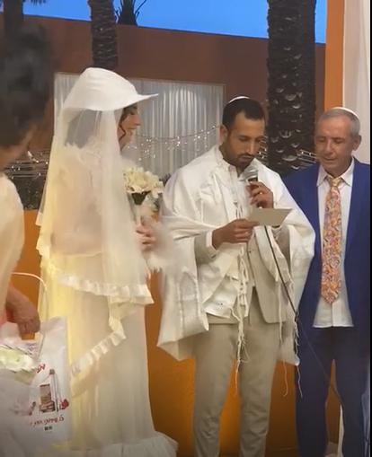 שמלת הכלה הצנועה והמקורית של סופיה טייב