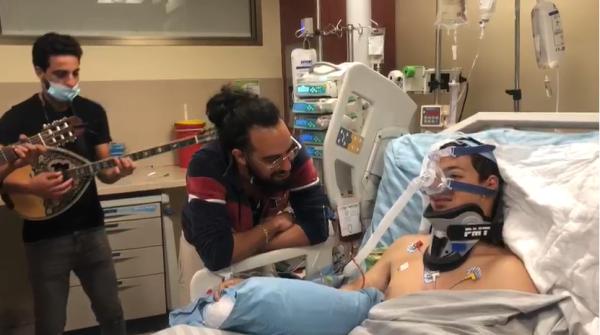 מרגש: בניה ברבי הפתיע את הפצוע מפיגוע הירי. צפו