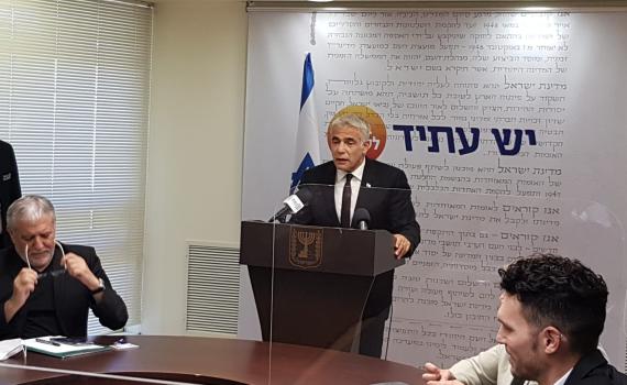 לפיד: כשיהיה לי רוב של 61 – נחליף את יריב לוין