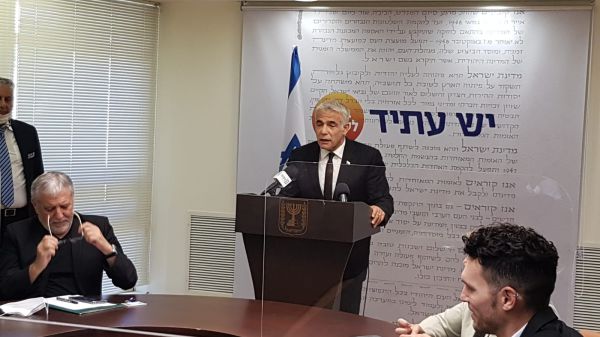 לפיד: כשיהיה לי רוב של 61 – נחליף את יריב לוין