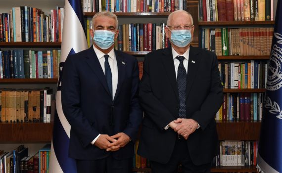 ריבלין הודיע: "מטיל את המנדט על יאיר לפיד"