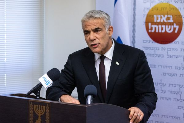 החוק הפולני עבר | לפיד: "לא נתפשר על פסיק"