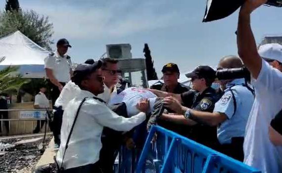 קפיטול: עשרות נכי צה"ל מנסים לפרוץ לכנסת