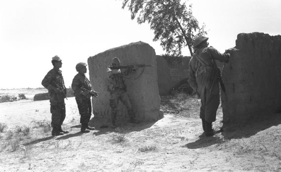 היום בהיסטוריה: לוחמני גולני "שוכבים על הגדר"
