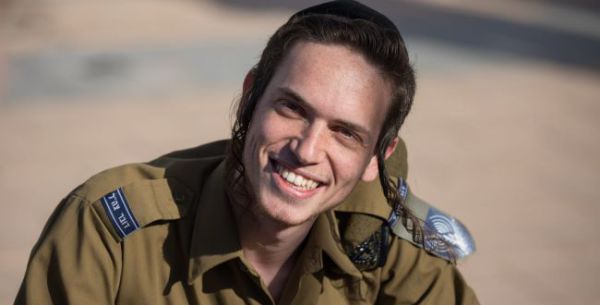 השר מאשר: גדעון סער בתמונה עם מלך זילברשלג