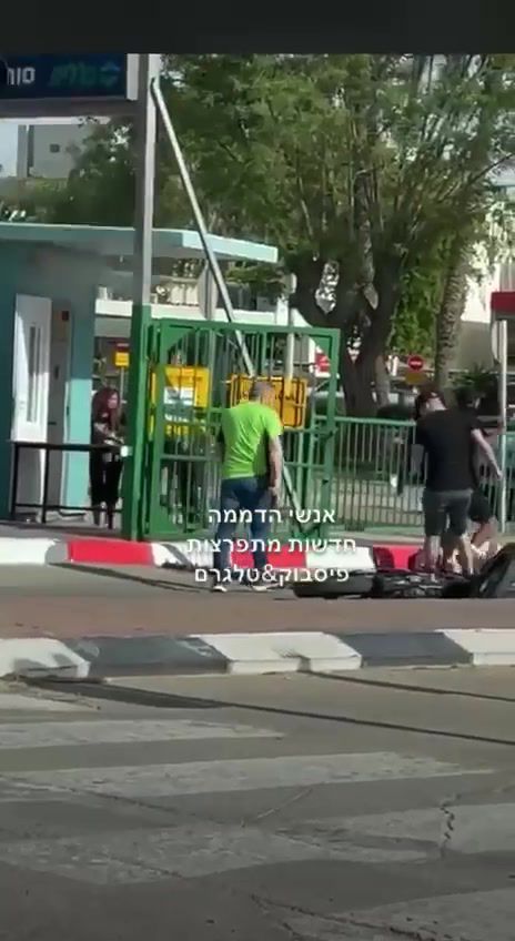 פיגוע דקירה בבאר שבע; אזרחים השתלטו על המחבל